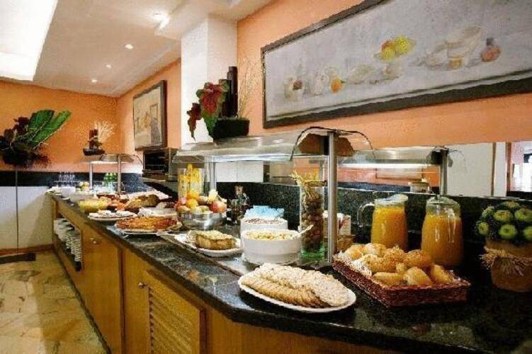 Catalonia Albeniz Hotel — фото 10