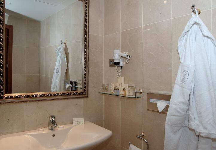 Roger De Lluria — фото 36