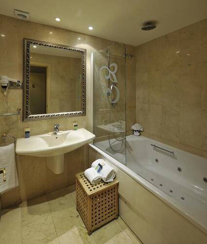 Roger De Lluria — фото 29