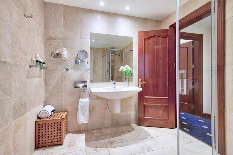 Roger De Lluria — фото 7