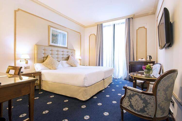 Roger De Lluria — фото 33