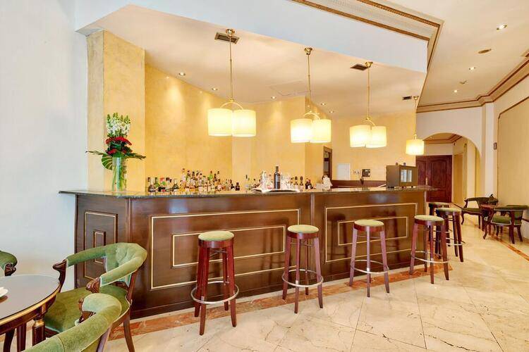 Roger De Lluria — фото 11