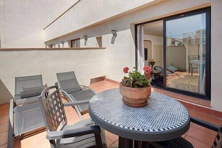 Roger De Lluria — фото 10