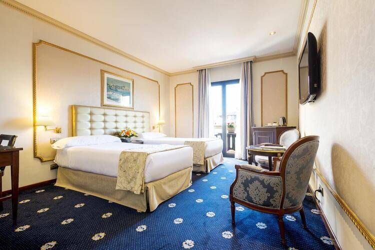 Roger De Lluria — фото 27