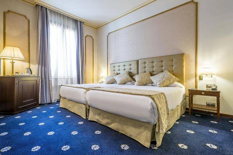 Roger De Lluria — фото 23