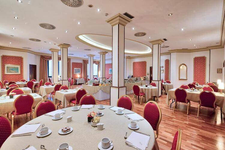 Roger De Lluria — фото 14