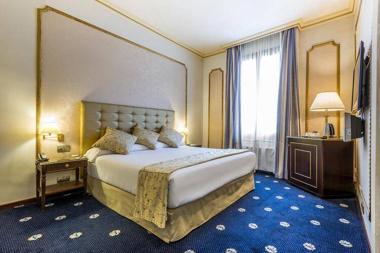 Roger De Lluria — фото 2