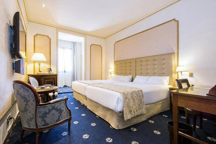 Roger De Lluria — фото 12