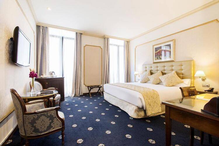 Roger De Lluria — фото 5