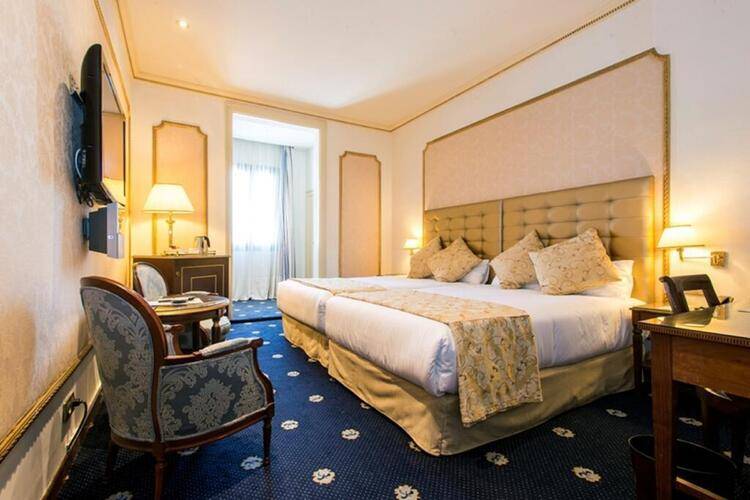 Roger De Lluria — фото 4