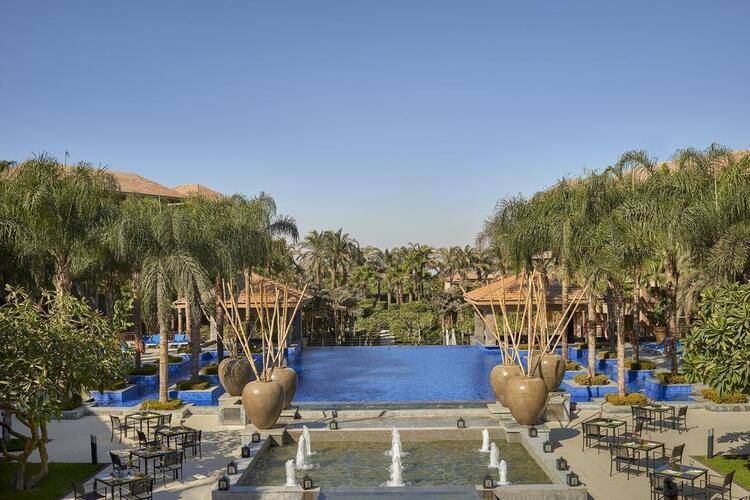 Dusit Thani Lake View Cairo