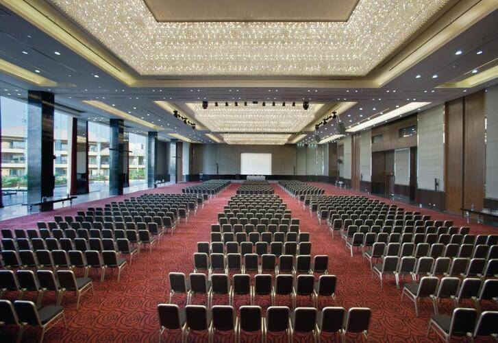 Dusit Thani Lake View Cairo