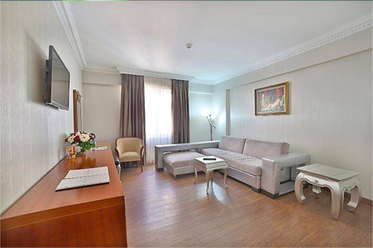 Lady Diana Hotel