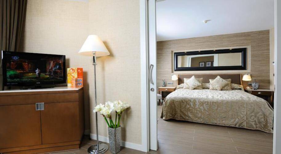 Elegance Hotel