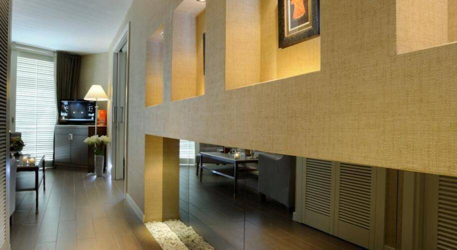 Elegance Hotel