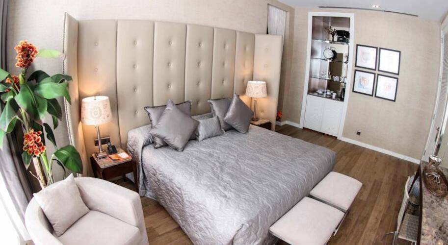 Elegance Hotel