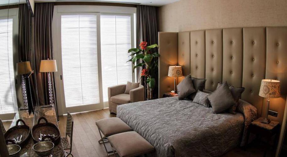 Elegance Hotel