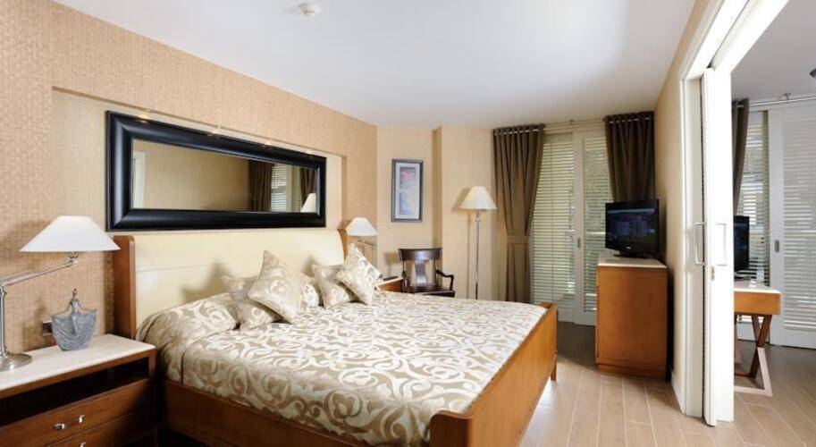 Elegance Hotel