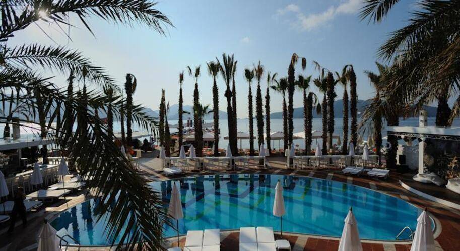Elegance Hotel