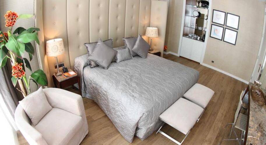 Elegance Hotel