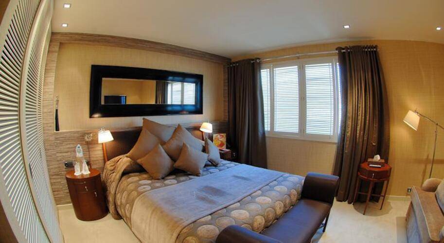 Elegance Hotel