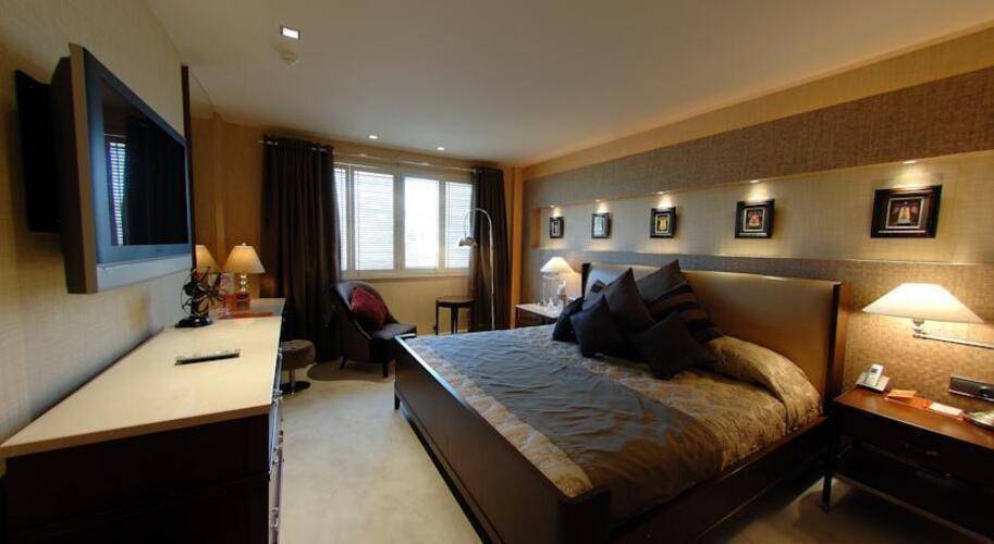 Elegance Hotel