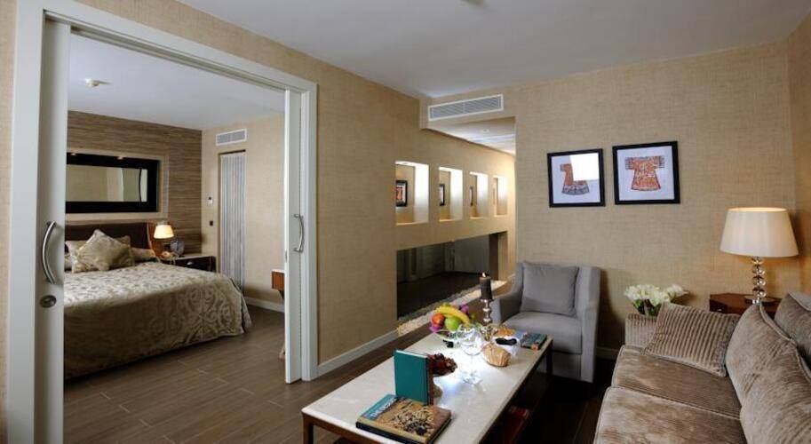 Elegance Hotel