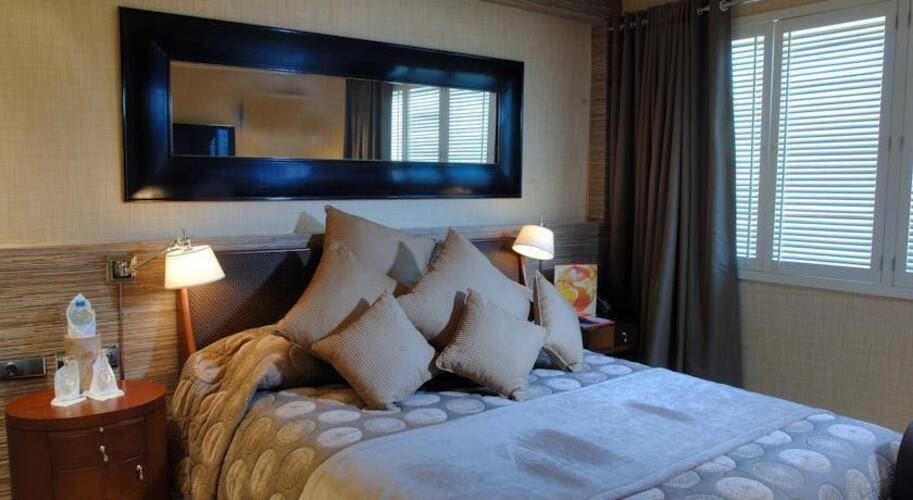 Elegance Hotel