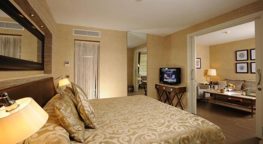 Elegance Hotel