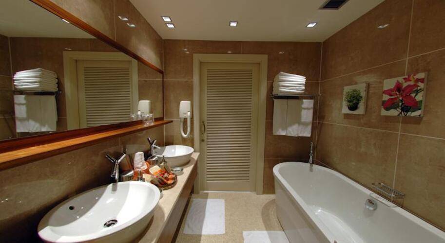 Elegance Hotel