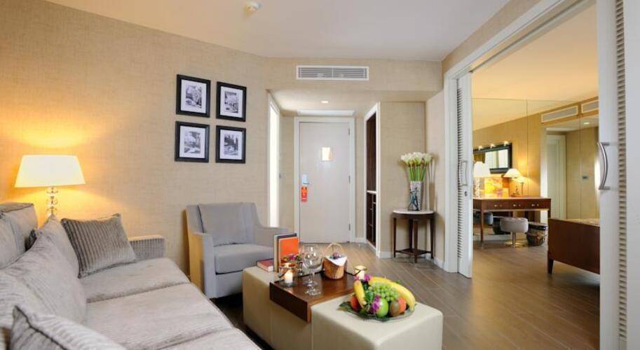 Elegance Hotel