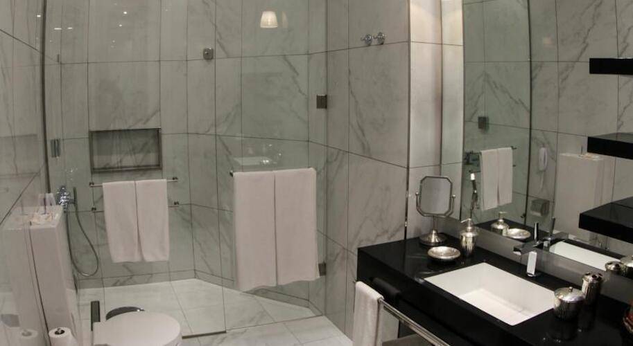 Elegance Hotel