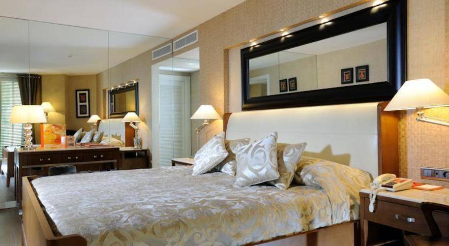Elegance Hotel