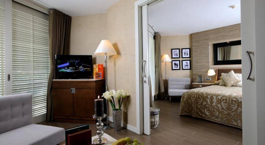 Elegance Hotel