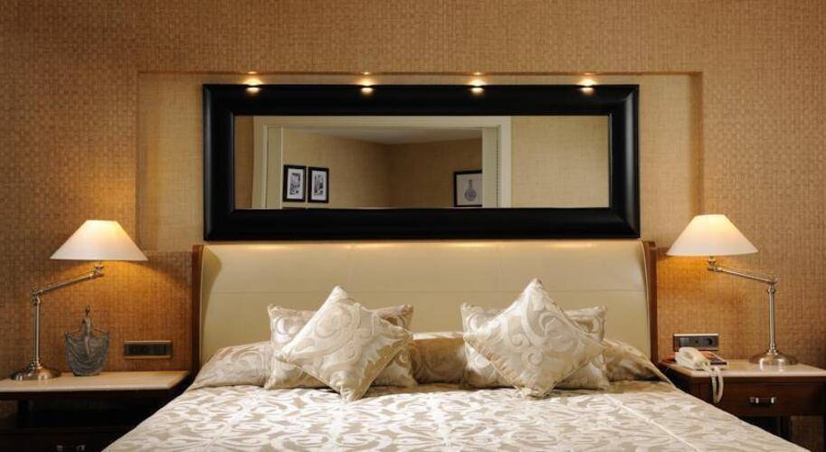 Elegance Hotel