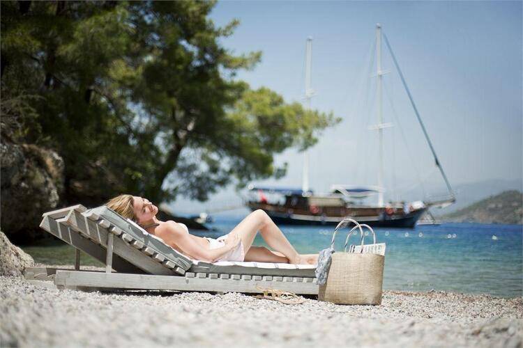 Hillside Beach Club