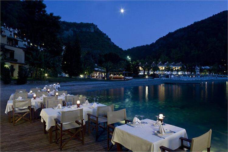 Hillside Beach Club