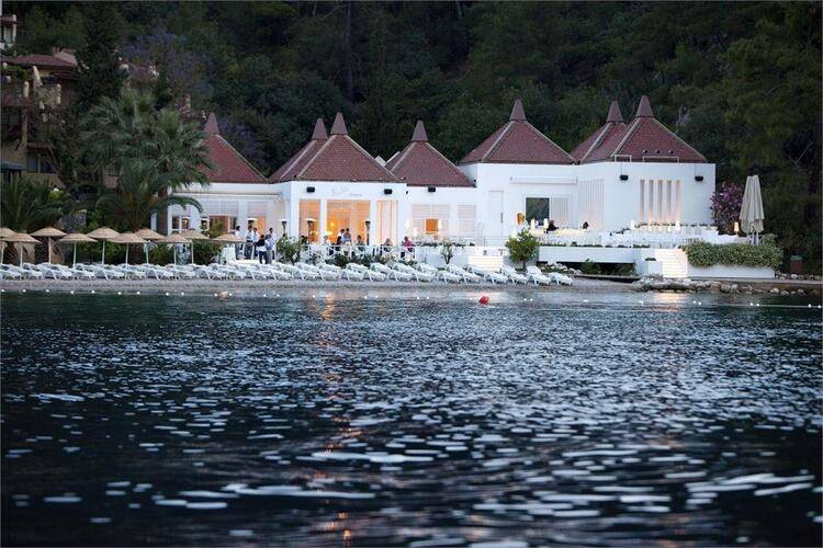 Hillside Beach Club
