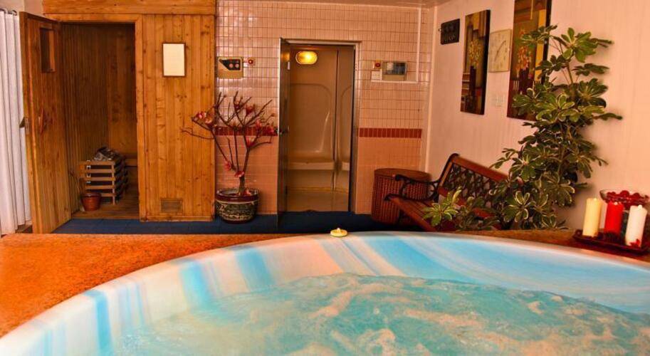 Arabian Courtyard Hotel & Spa