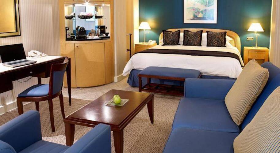 Radisson Blu Dubai Deira Creek