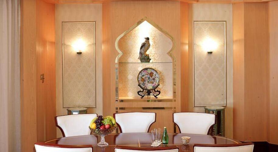 Radisson Blu Dubai Deira Creek