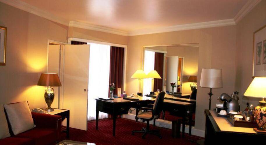 Radisson Blu Dubai Deira Creek