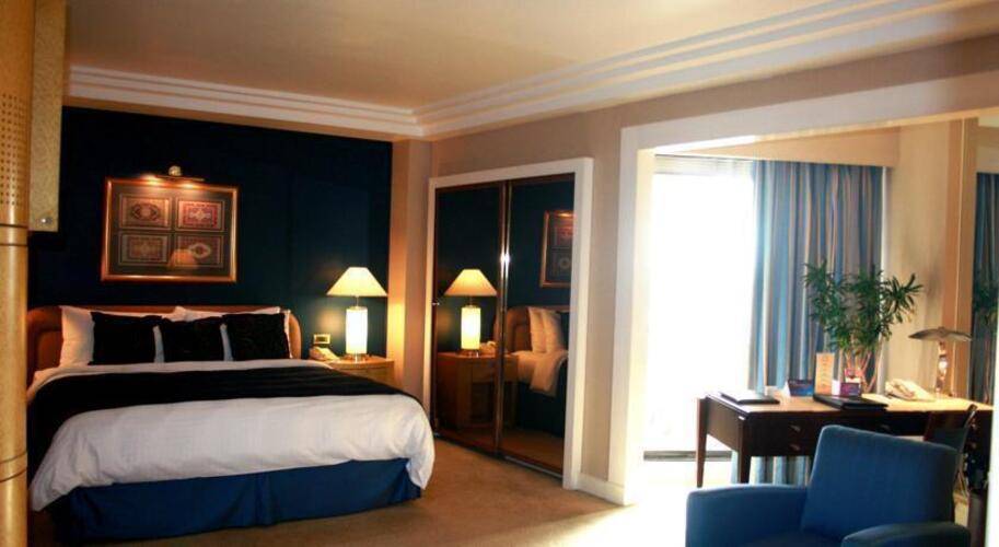 Radisson Blu Dubai Deira Creek