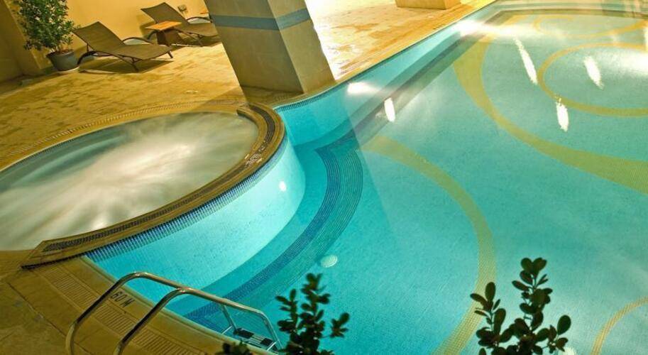Flora Creek Hotel Apartment