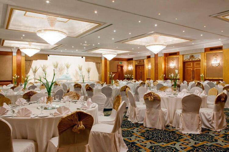 Corniche Hotel Sharjah (Ex. Hilton Sharjah, Ex. Al Buhairah)