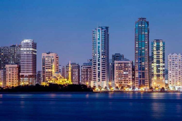 Corniche Hotel Sharjah (Ex. Hilton Sharjah, Ex. Al Buhairah)