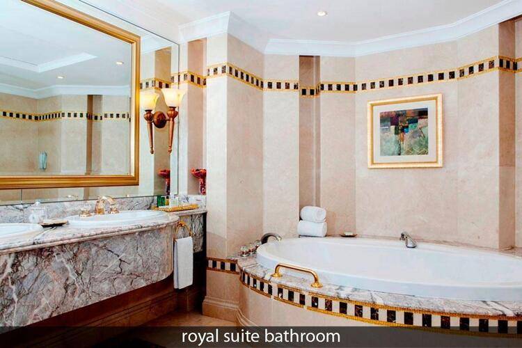Corniche Hotel Sharjah (Ex. Hilton Sharjah, Ex. Al Buhairah)