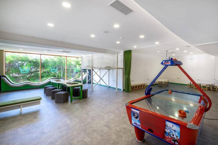 Utopia World Hotel