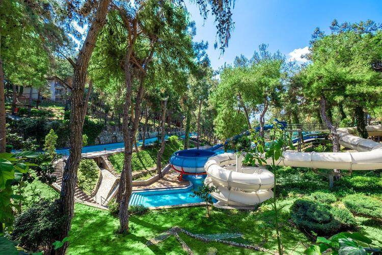 Utopia World Hotel