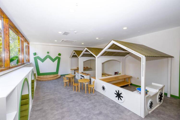 Utopia World Hotel